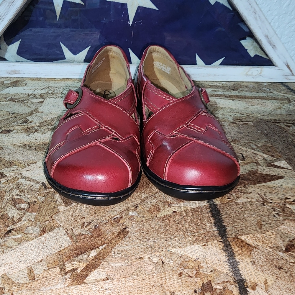 CLARKS Leather Closed Toe Sandals Women's (RED) - SIZE 5.5